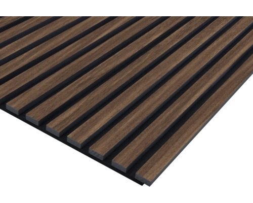 Akustický panel ze dřeva s lamelovou strukturou