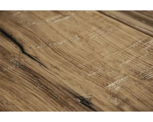 Detail laminátové podlahy s dřevěným vzhledem