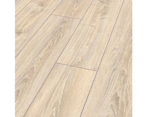 Světlá laminátová podlaha s vzhledem dřeva