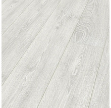 Detail světlé laminátové podlahy se vzhledem dřeva