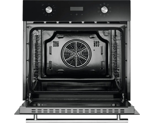 Vnitřní pohled na otevřenou troubu s grilovací mřížkou