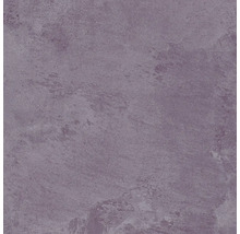 Detail fialové vinylové tapety s mramorovanou texturou