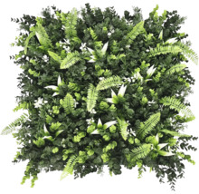 Rohož z umělých rostlin s kapradinami, eukalyptem a bílými květy