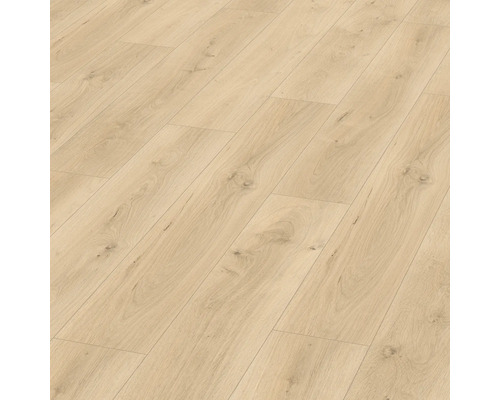 Položená laminátová podlaha se vzhledem dřeva