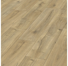 Položená laminátová podlaha s dřevěným vzhledem