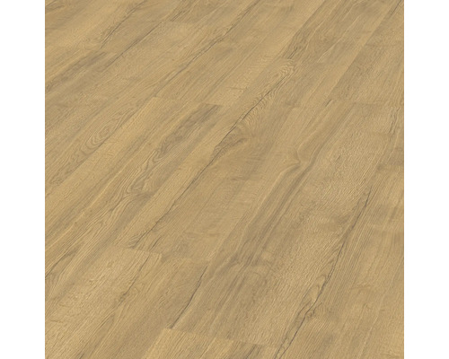 Položená laminátová podlaha s dřevěným vzhledem