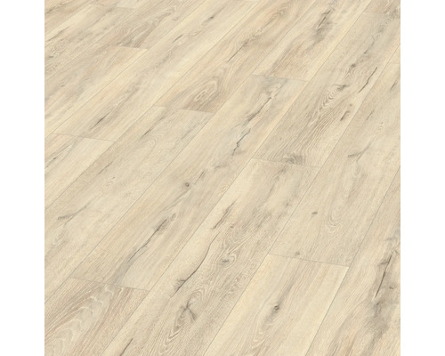 Pokládka laminátové podlahy s dřevěným vzhledem