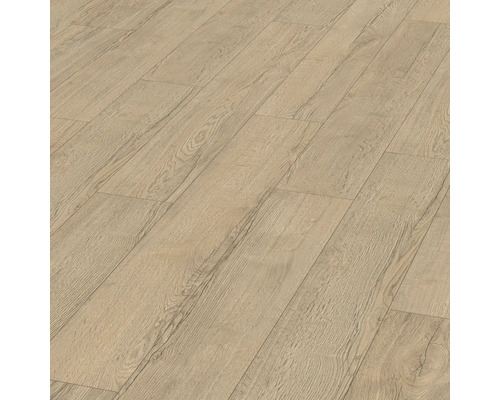 Položená laminátová podlaha s dřevěným vzhledem