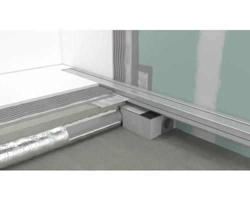 Detailní pohled na sprchový žlab s trubkami a upevňovacími prvky pod ním