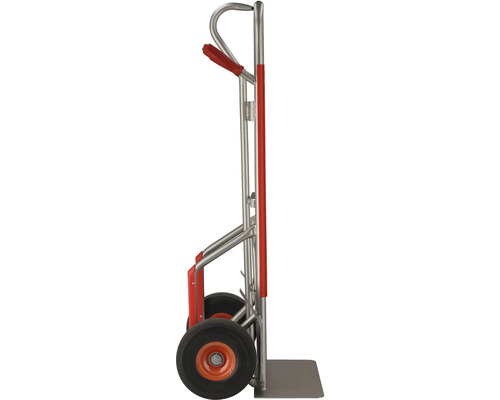 Kolečkový vozík z kovu s kolečky a madly