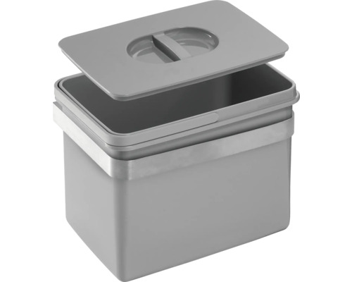 Šedá odpadková nádoba s částečně otevřeným víkem