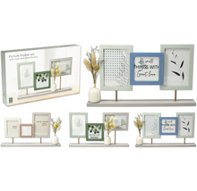 Dekorativní sada fotorámečků se třemi rámečky, vázou a sušenými květinami na poličce