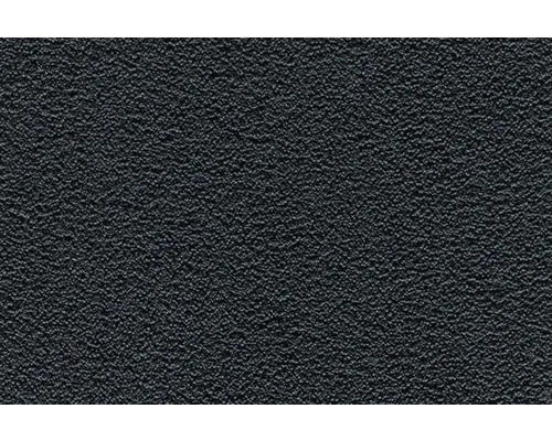 Černý, zrnitý povrch