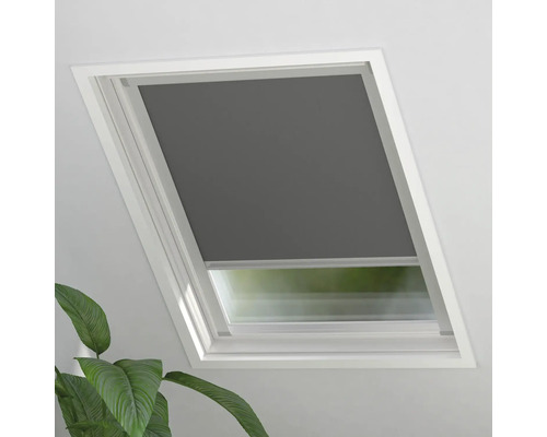 Střešní okno s roletou pro ochranu proti slunci