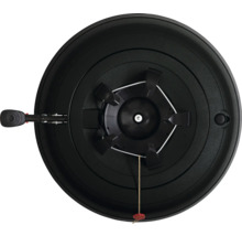 Pohled shora na stojan na vánoční stromek s lanovou technikou