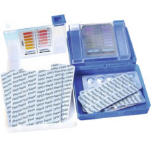 Sada pro testování vody v bazénu s tabletami a barevnou stupnicí pro stanovení hodnoty pH