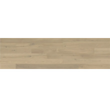 Světlá prkna venkovského domu z dubového dřeva