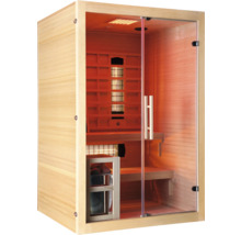 Infračervená sauna se skleněnou přední stěnou a dřevěnými lavicemi