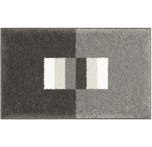 Koberec s geometrickým vzorem v různých odstínech šedé