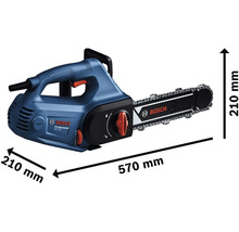 Logo Bosch. Akumulátorová řetězová pila o rozměrech 570 mm délky a 210 mm šířky a výšky.