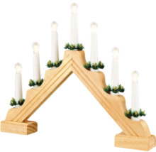 Dřevěný adventní oblouk s elektrickými svíčkami a jedlovou zelení