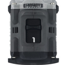 Detailní záběr baterie s nápisem Perform Protect