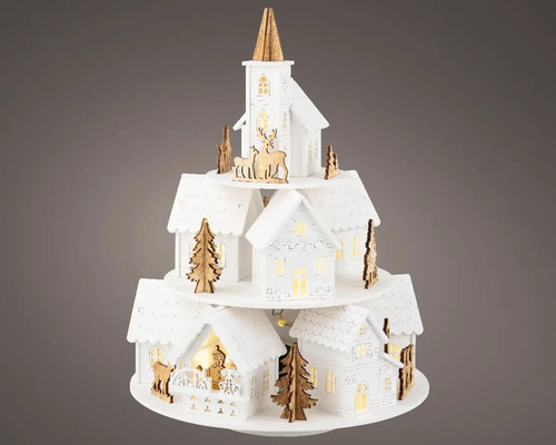 Vánoční pyramida s domy, kostelem a dřevěnými figurkami