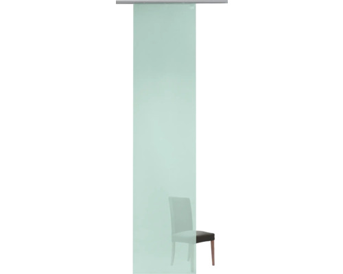 Skleněné posuvné dveře před židlí