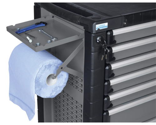 Dílenský vozík s nářadím, rolí papíru a klíči