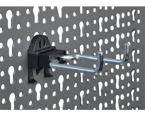 Dvojitý hák na děrované desce pro uložení nářadí