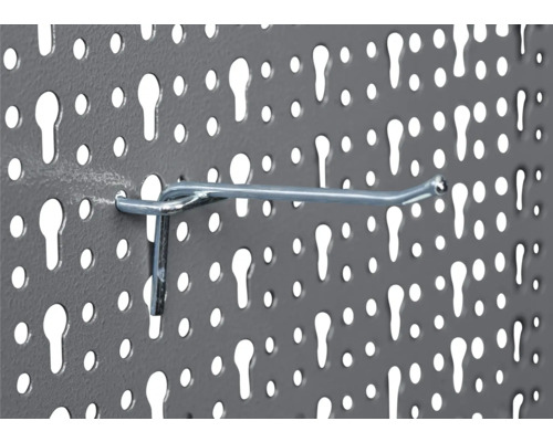 Děrovaná stěna s držákem na nářadí