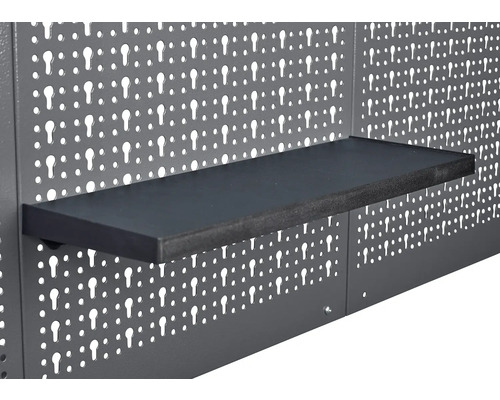 Děrovaná stěna na nářadí s policí