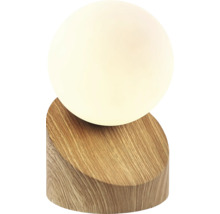 Stolní lampa s kulovitým stínidlem a dřevěnou základnou