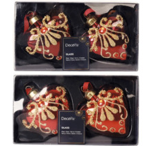 Balení dvou červených skleněných ozdob na vánoční stromeček ve tvaru srdce s dekorem