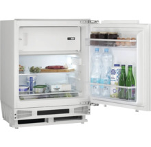 Otevřená lednice s potravinami