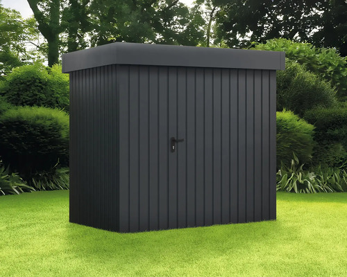 Kovová zahradní kůlna na zahradě