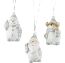 Tři ozdoby na vánoční stromeček: sněhulák, Santa Claus a medvídek