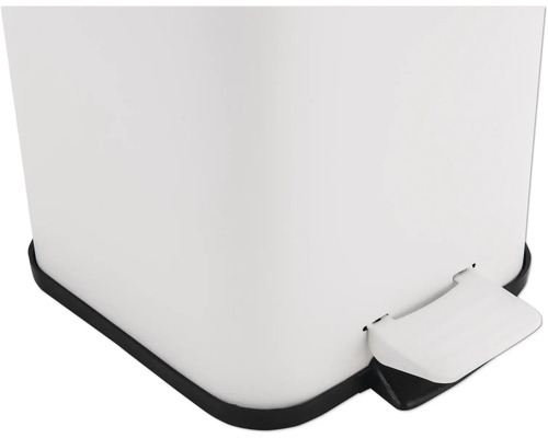 Detail koše na odpadky s nožním mechanismem