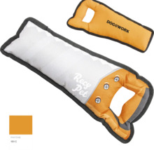 Dvě hračky pro psy ve tvaru ruční pily a kosti