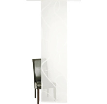 Záclona se vzorem a židle