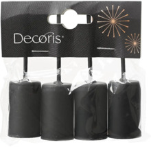 Čtyři černé svíčky k zapíchnutí v balení od firmy Decoris