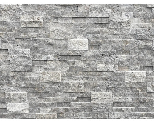 Obklad stěny z přírodního kamene s nepravidelným povrchem