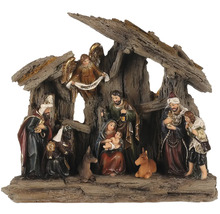Betlém s Svatou rodinou, králi a anděly pod dřevěnou střechou