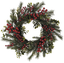 Dekorativní vánoční věnec s červenými bobulemi a větvemi jedlí.