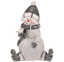 Dekorativní figurka sněhuláka s čepicí a šálou, držící ptáčka