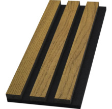 Akustický panel s dřevěnými lamelami na plstěném podkladu