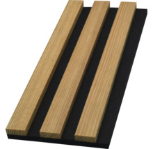 Akustický panel s dřevěnými lamelami na plsti