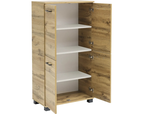 Skříňka na boty s otevřenými dveřmi a policemi