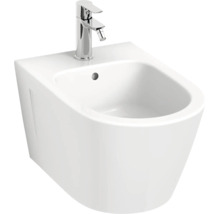 Bílý závěsný bidet s chromovanou armaturou do koupelny