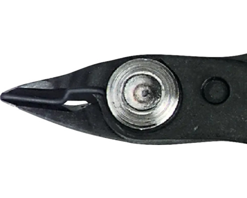 Detailní záběr štípacích kleští s kloubem